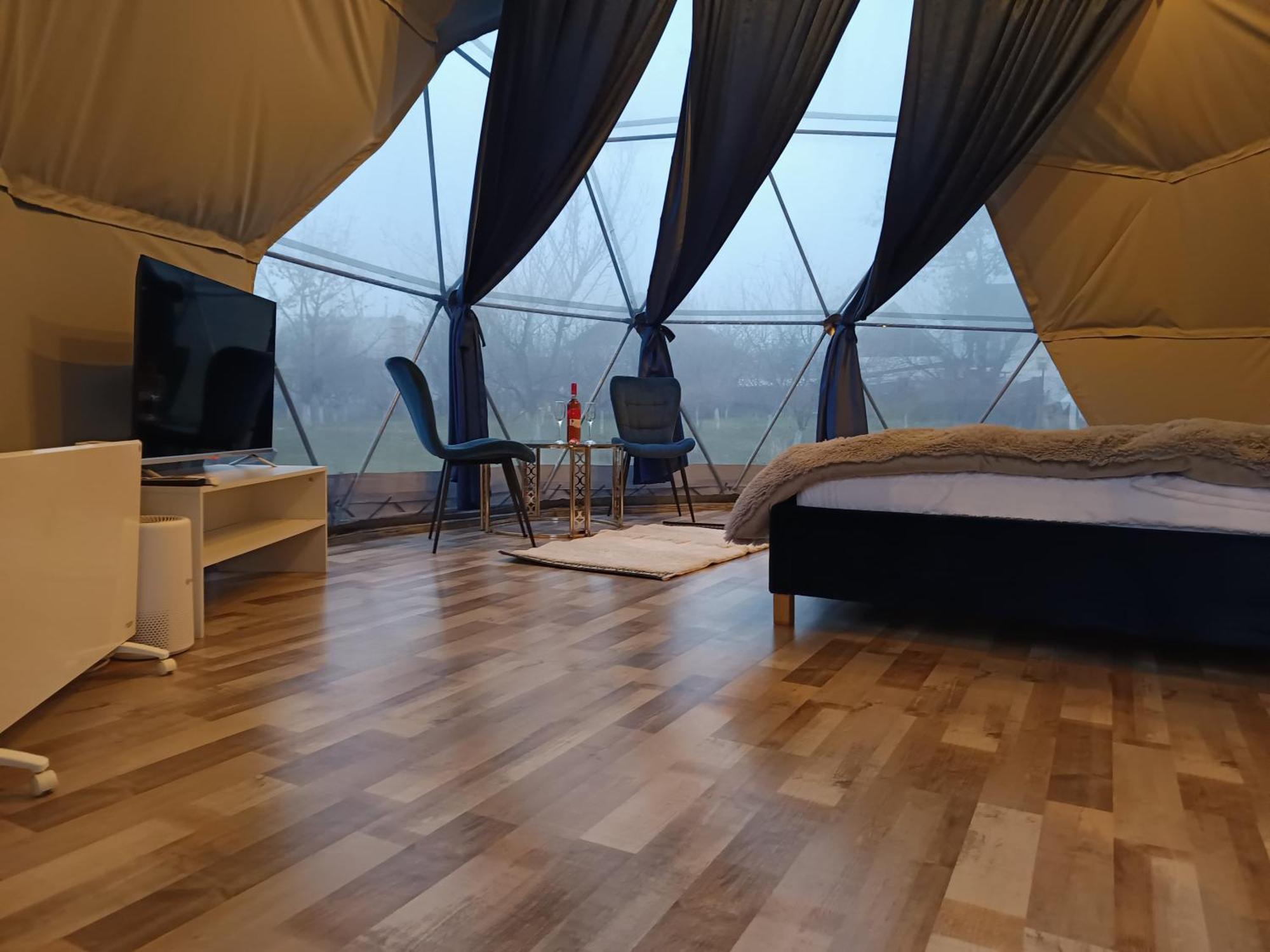 Sun Garden Glamping Domes Hotel Călimăneşti Eksteriør billede