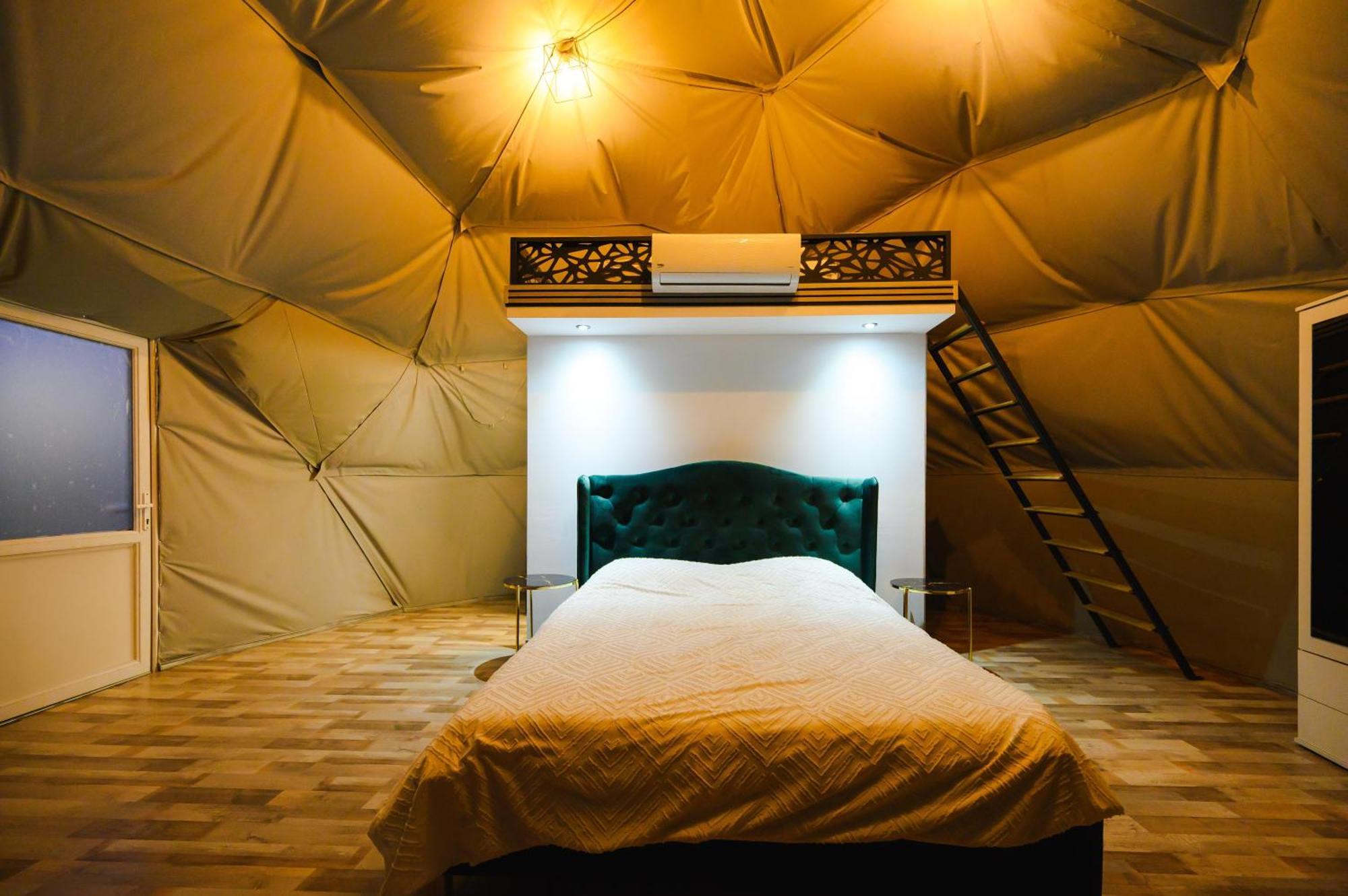 Sun Garden Glamping Domes Hotel Călimăneşti Eksteriør billede