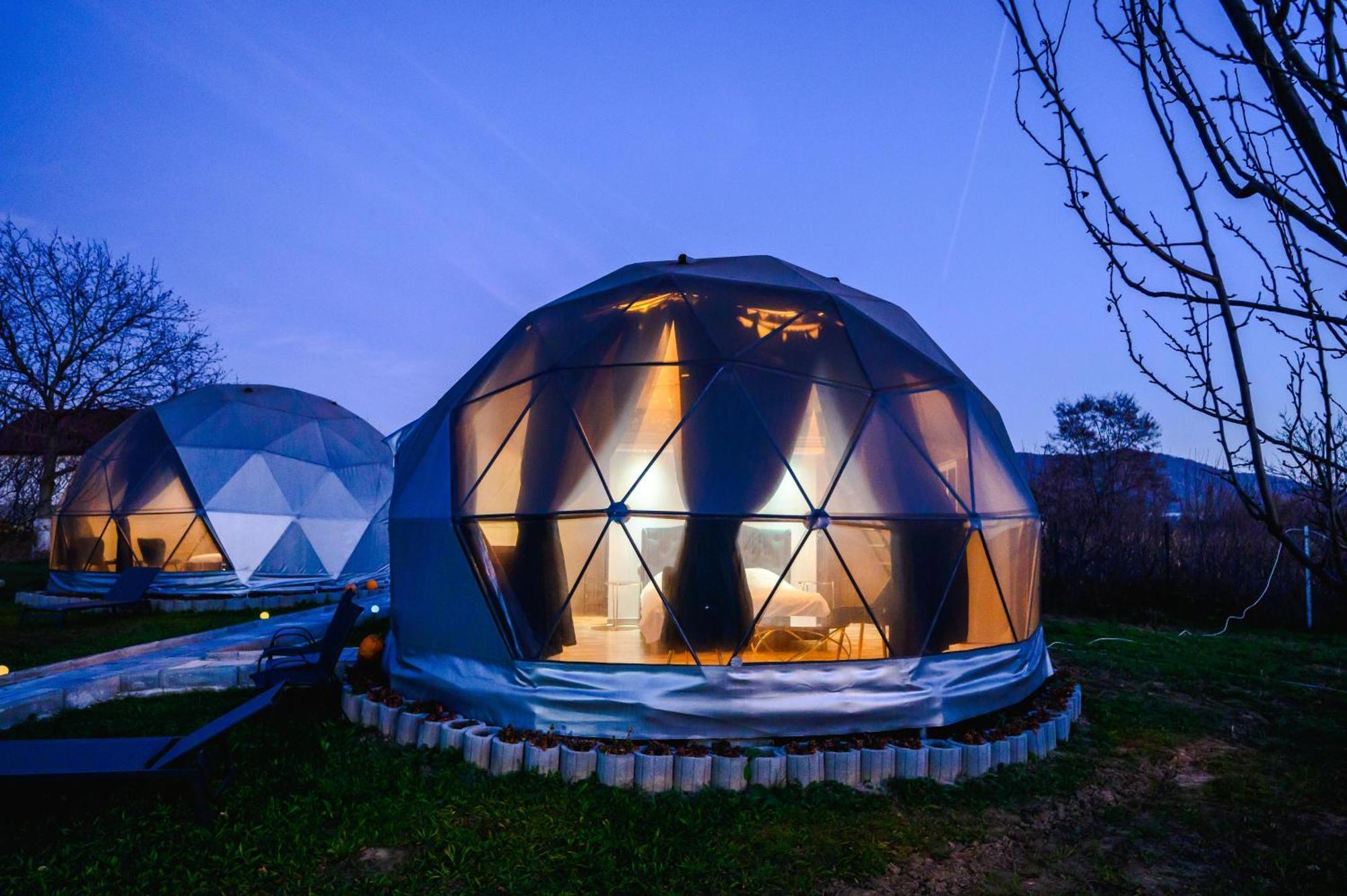 Sun Garden Glamping Domes Hotel Călimăneşti Eksteriør billede