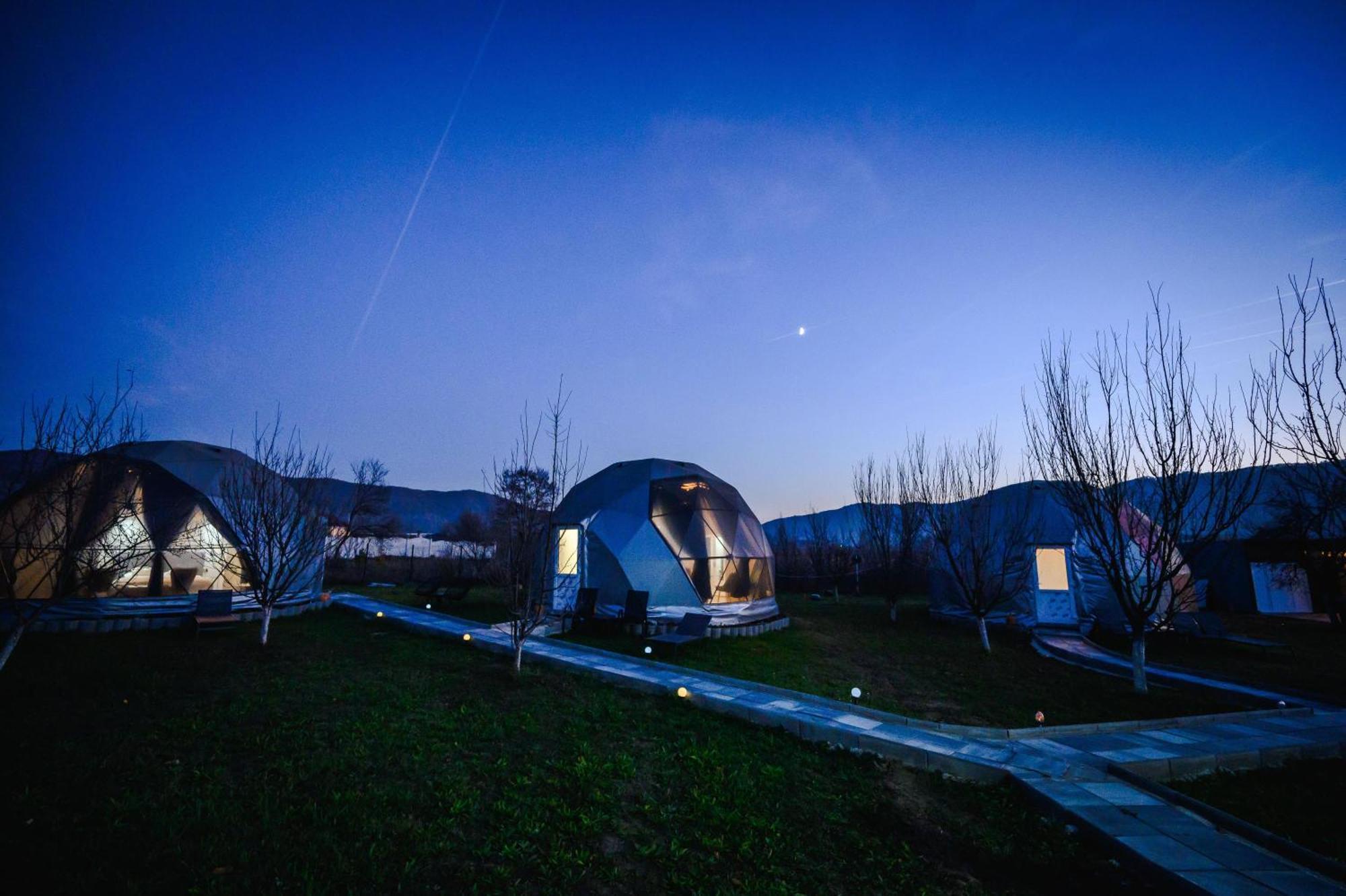 Sun Garden Glamping Domes Hotel Călimăneşti Eksteriør billede