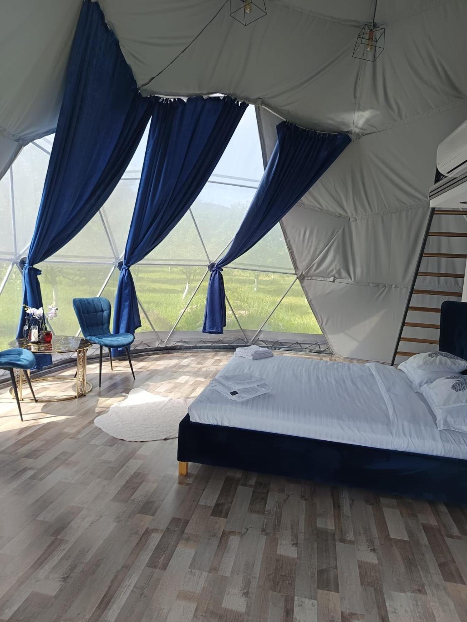 Sun Garden Glamping Domes Hotel Călimăneşti Eksteriør billede